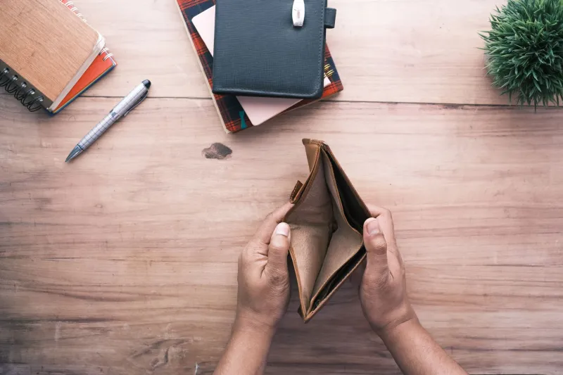 Le portefeuille sous contrôle : quand l'argent devient un instrument de domination